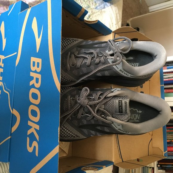 NWT Brooks Neutral Running Shoe Mens 8 Grey Revel - Picture 2 of 6
